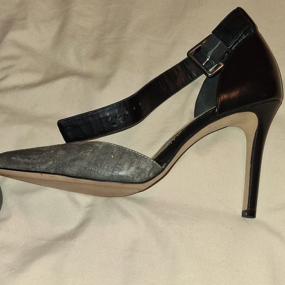 Jessica Simpson Gray And Black Ankle Strap Heels - Picture 9 of 9
